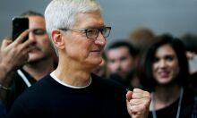 Tim Cook bày tỏ sự ngạc nhiên về AI